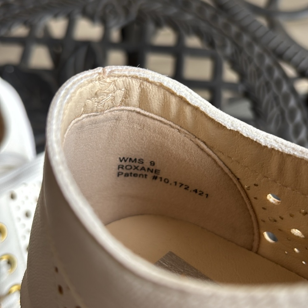 Dolce Vita White Roxane Perforated Sneakers with Bee Embellishments - Picture 6 of 8